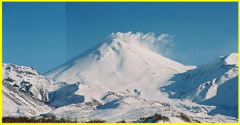 Камчатка. Авачинский вулкан зимой.